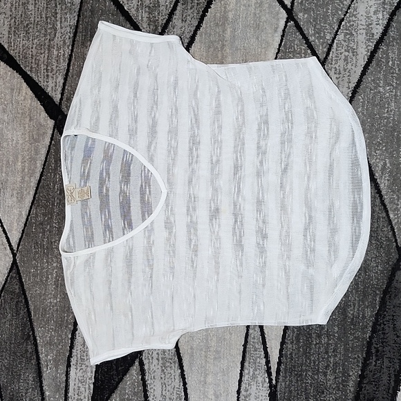 EYELASH COUTURE WHITE STRIPED MESH V-NECK SHORT SLEEVE TOP MEDIUM - Picture 1 of 12